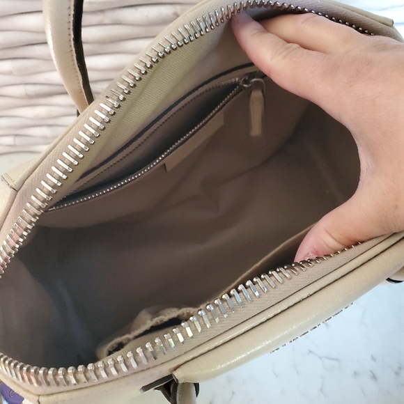 Givenchy Antigona Small Cream Leather Bag - Picture 7 of 11